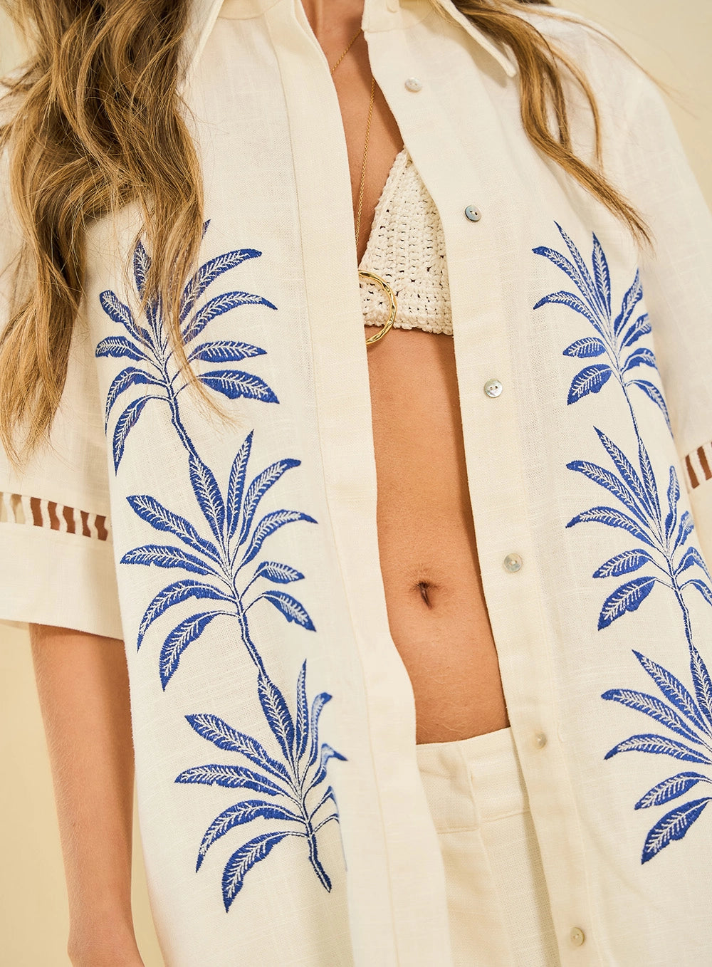 Camisa de mujer bordada