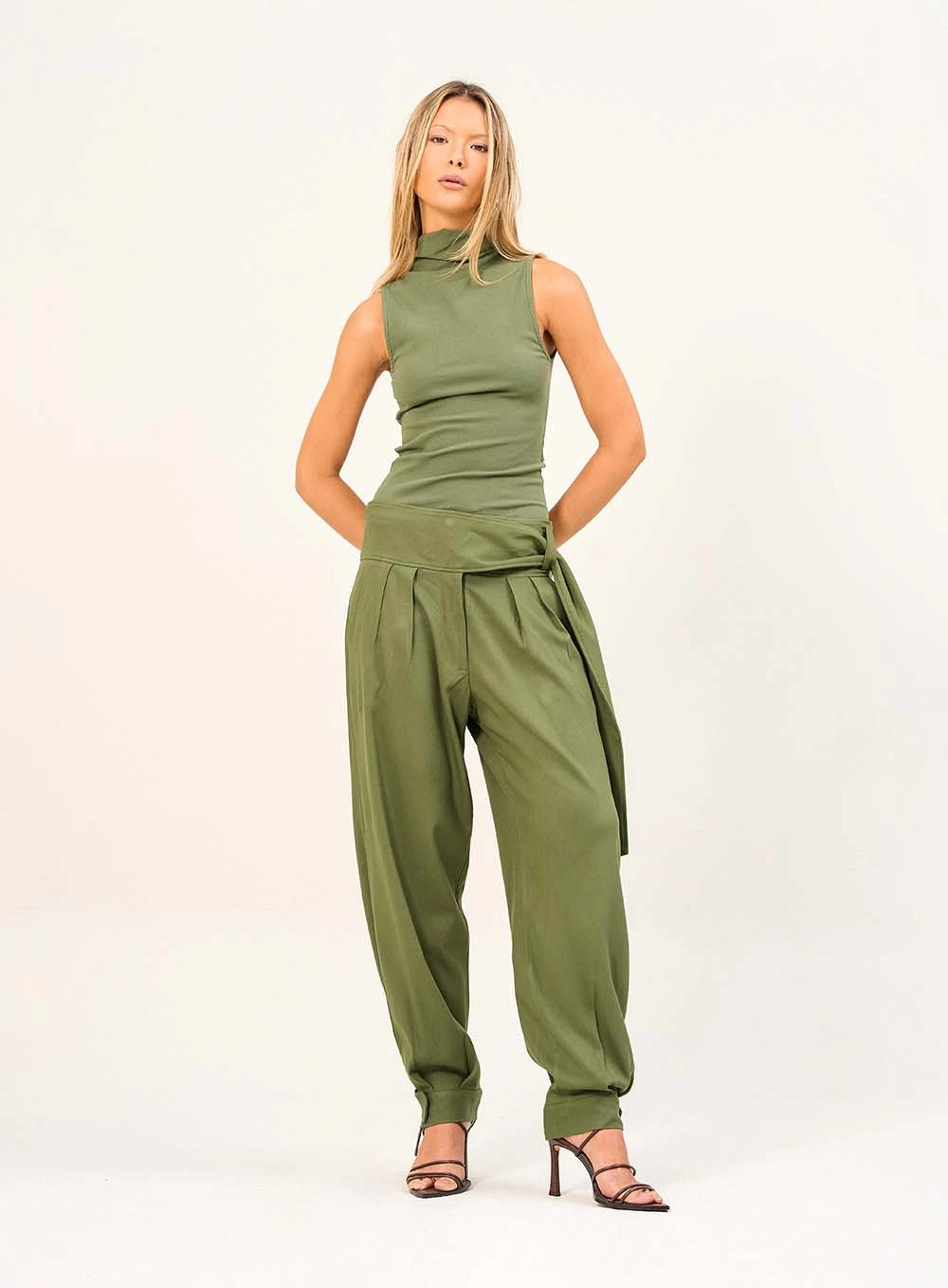 Pantalón con Corbata