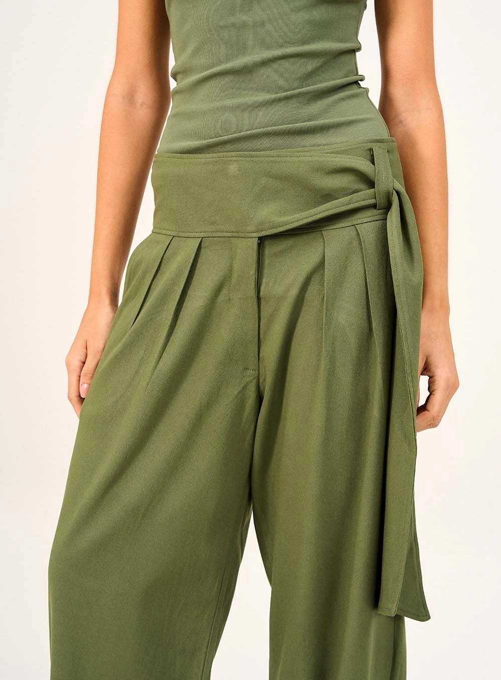 Pantalón con Corbata
